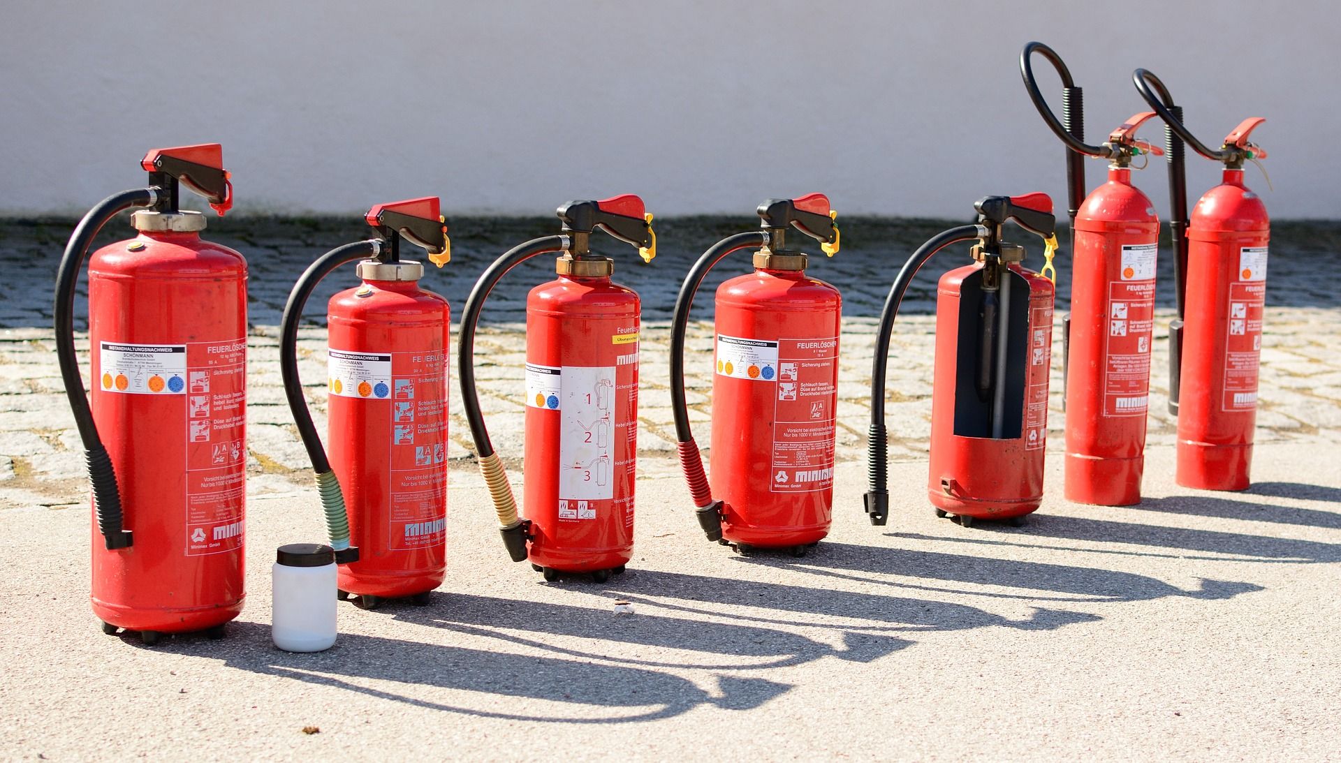 fire-extinguisher-712975_1920.jpg